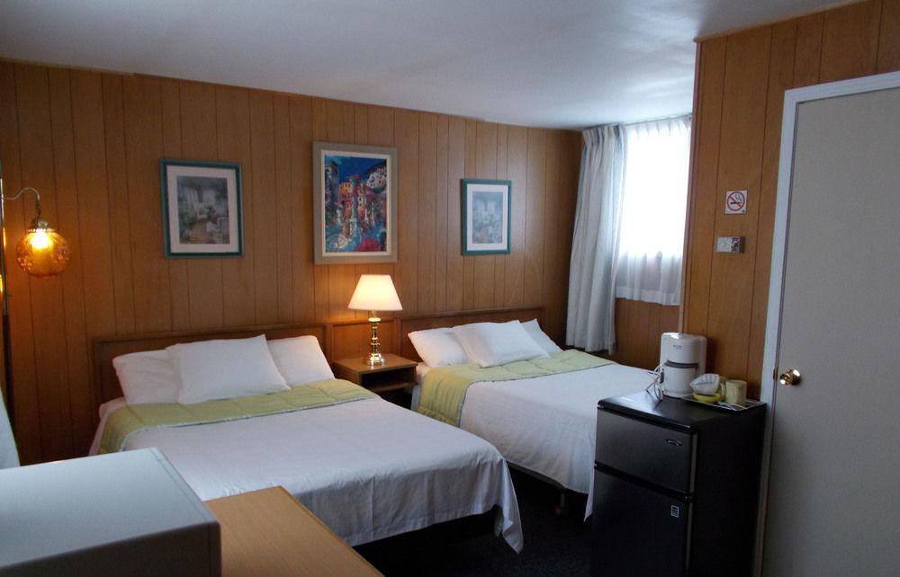 Bay Lake Inn - Frontiersman Motel Latchford Bagian luar foto