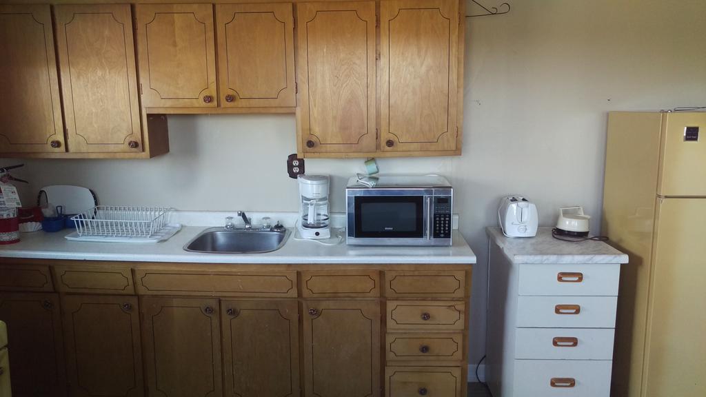 Bay Lake Inn - Frontiersman Motel Latchford Bagian luar foto
